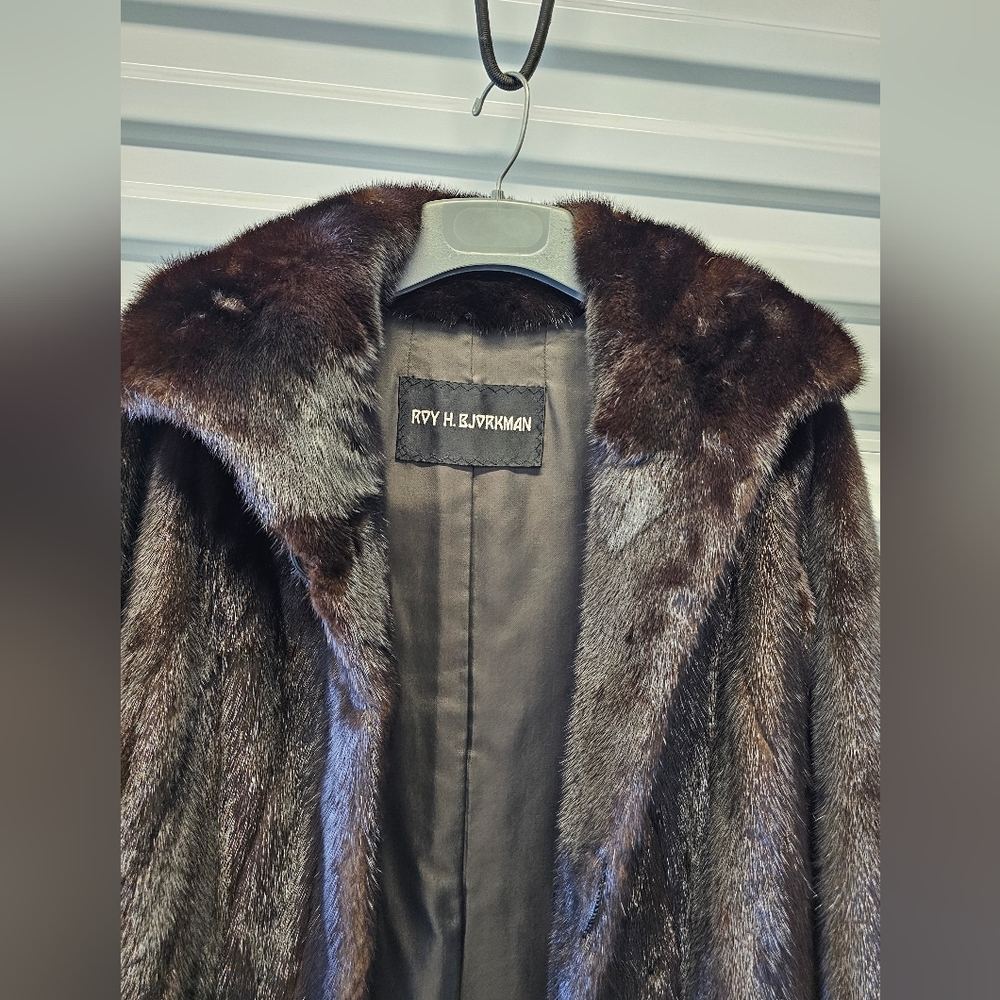 GORGEOUS SOFT Dark Brown FEMALE Ranch Fine Mink Fur Stroller Coat SIZE: MED-LARG - Picture 3 of 5